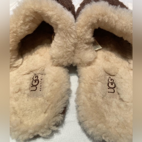 UGG Slippers - Picture 7 of 9